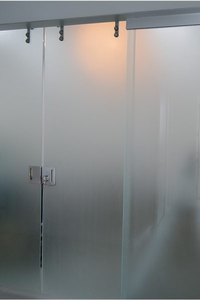 GLASS PARTITION 6