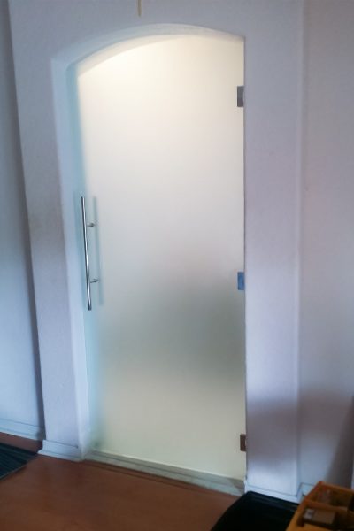 curved frosted door-min